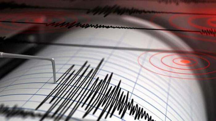 İzmir'de 4.4 büyüklüğünde deprem! 