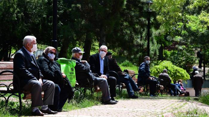 65 yaş üstü kişiler için kısıtlamalar geri getirildi