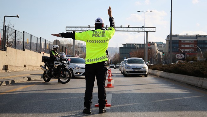 2025'te cezalar ve harçlar cep yakacak: 48.198’TL’yi bulan trafik cezası olacak