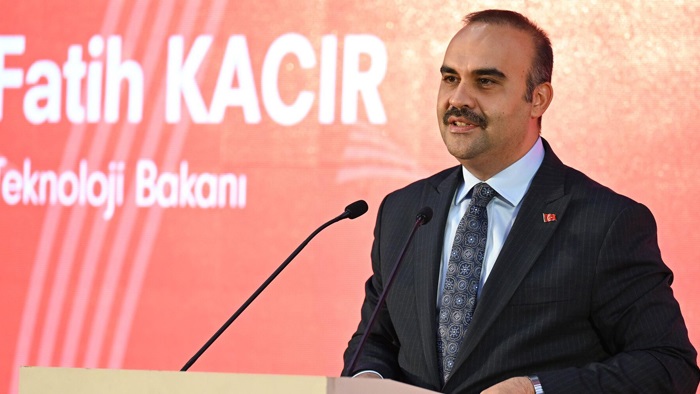 Bakan Kacır: Yatırım için hiç tereddüt etmeyin