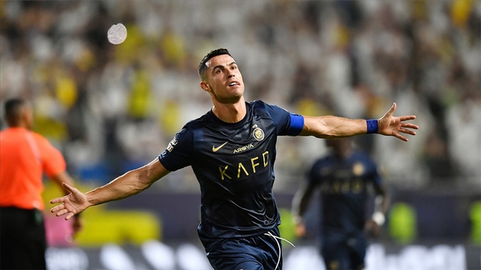 Cristiano Ronaldo futbol tarihine geçti: Dünyanın ilk milyarder futbolcusu