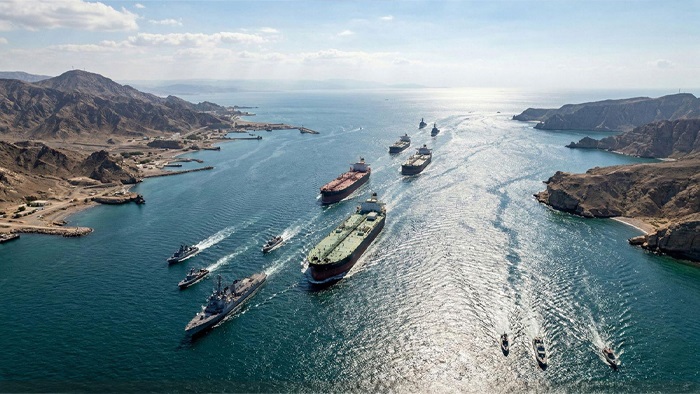 Hürmüz Boğazı’nda kaos: Sevkiyat yüzde 86 düştü, 700’den fazla tanker bekliyor