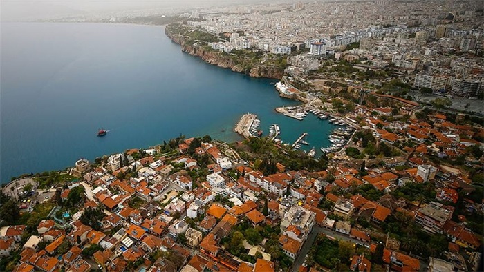 Tatil bölgelerinde gece kulübü, restoran ve günlük kiralamalara sıkı denetim geliyor